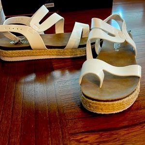 Women’s NEW Patrizia by Spring Step sandals Size 7.5-8 (38)-NEVER WORN